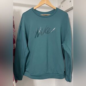 SOLD BUNDLE. NIKE sweatshirt